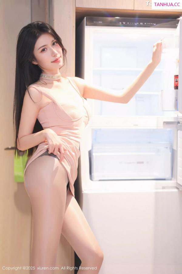  [XiuRen]高清写真图 2025.05.29 No.10339 shelly诗莉吖 粉色连衣短第10张图片